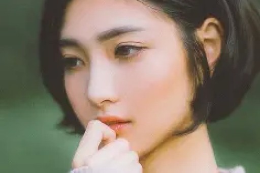 原来她早已结婚丈夫是国家一级演员如今定居上海被家人宠成宝